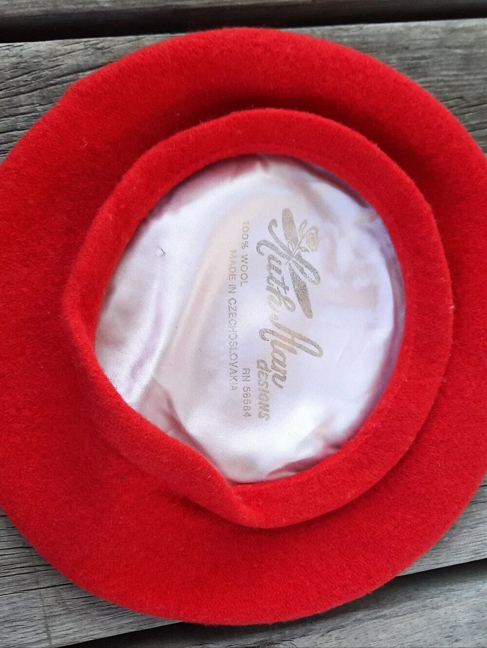 Vintage Ruth Alan Designs 100% Wool Cherry Red Beret Satin Lined Preppy Hat OS